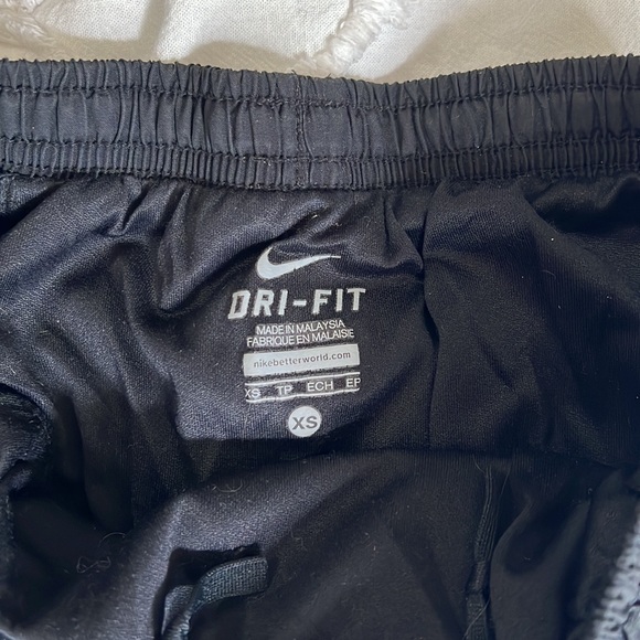 Nike black shorts - Picture 2 of 3